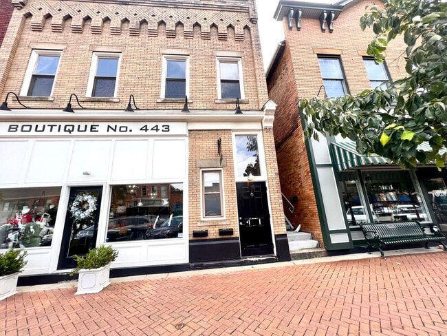 Building Photo - Beaver - Luxury 2 Bedroom, 1 Bathroom, located in downtown shopping district.
