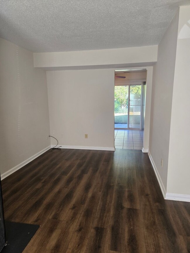 Photo - Beautiful 2 bedroom Townhouse