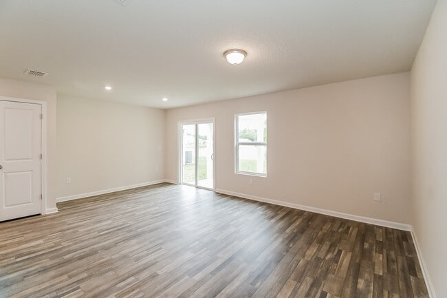Photo - 45364 Red Brick Dr