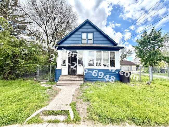 Building Photo - 3 Bedroom House