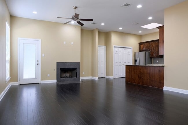 Photo - 3003 Allister St