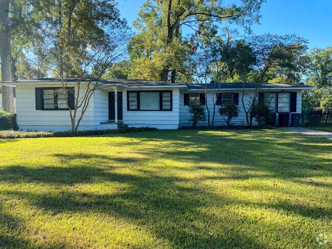 Building Photo - 4 Bedroom house for Lease off Bluebonnet Blvd