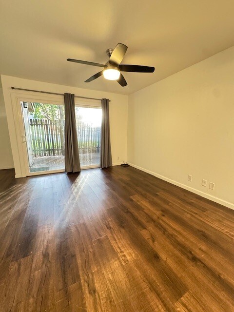 Photo - 5434 Roundtree Ct