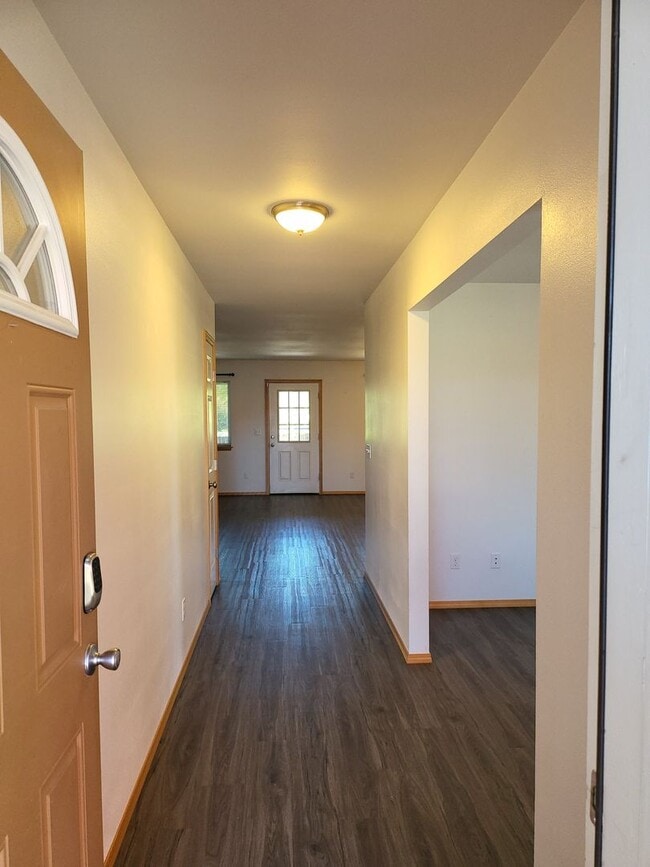 Photo - 3 Bedroom 2.5 Bathroom in Napavine