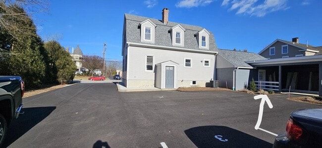 Photo - 606 Putnam Pike Unit B