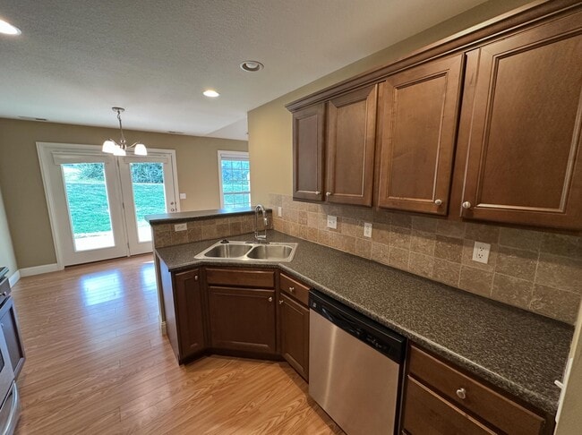 Photo - 4500 Weybridge Dr