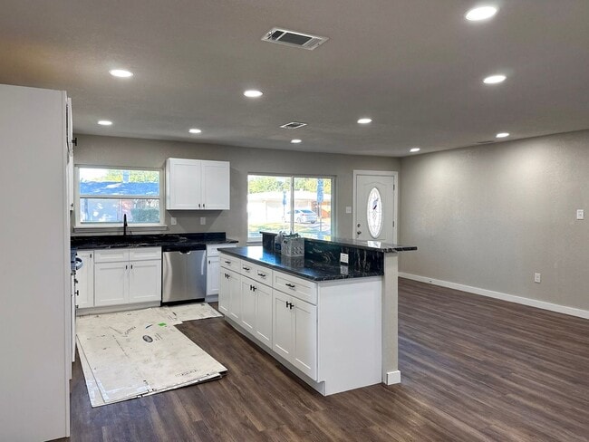 Photo - 4 Bedroom / 3 Full Bath