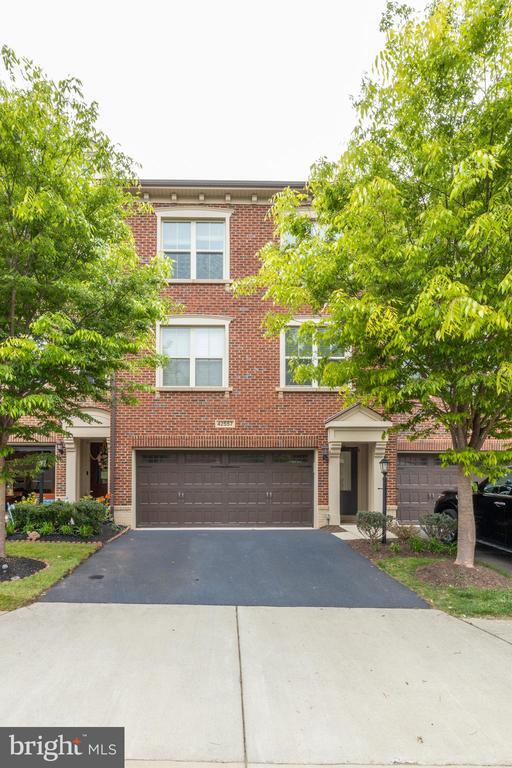 Building Photo - 42557 Dreamweaver Dr