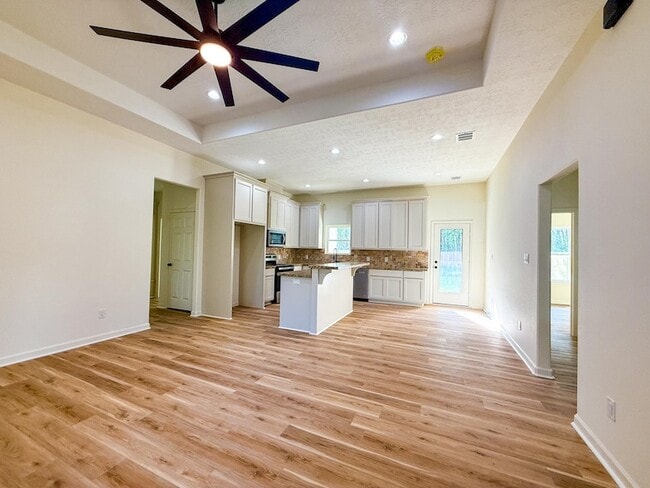 Photo - 790 Woodland St