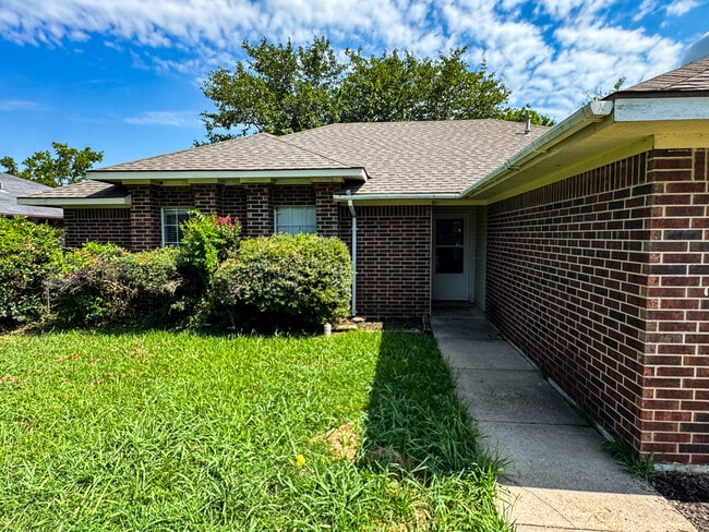 Photo - 3016 Eastland Ave