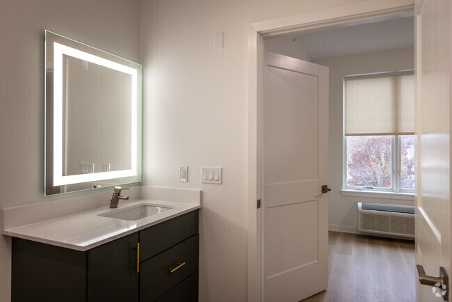2BR, 2BA - 1,098SF