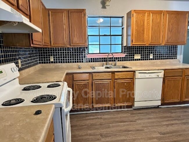 Photo - 1128 Field St