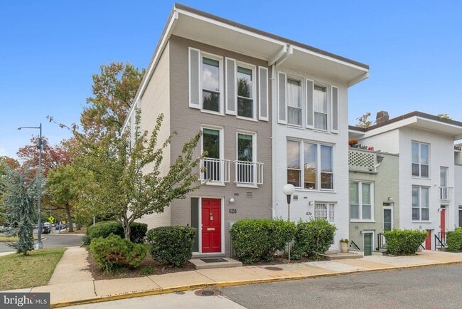 Building Photo - 628 3rd St SW
