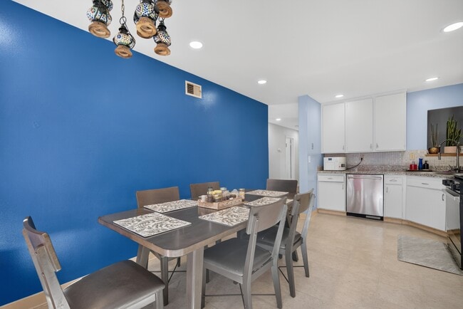 Photo - 857 Heflin St