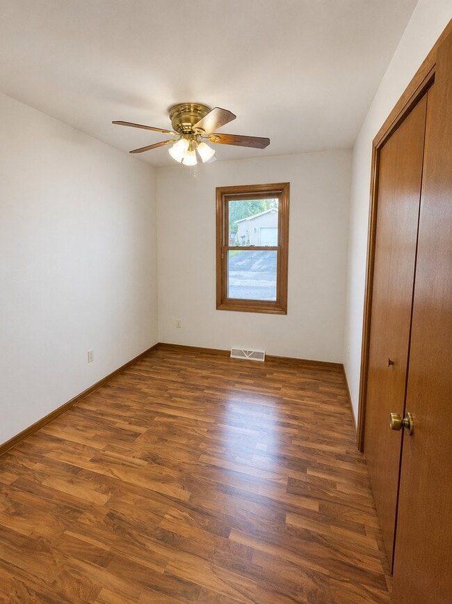 Photo - 1128 Lyndon St