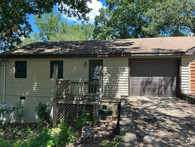 Building Photo - 600 Villard Dr Unit B Rental