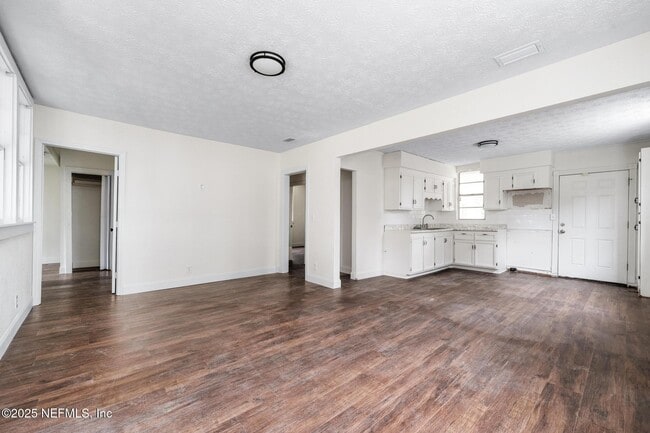 Photo - 1035 Odessa Dr E