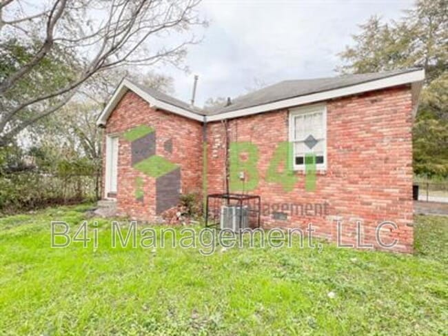 Photo - 2056 Mason St