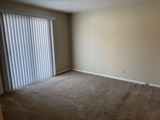 Photo - A4310D-F WALNUT RD (3FM) Unit Walnut F