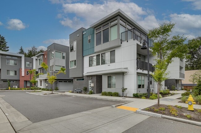 Photo - *Beautiful Modern 3 Bed Kirkland Townhome Available Now!*