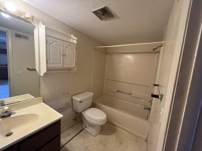 Photo - 320 Landing Unit 43