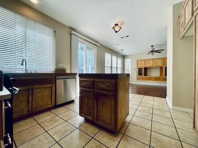 Photo - Beautiful 6 Bed, 3 Bath on court in Brentwood