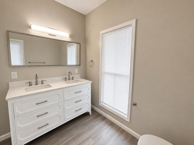 Photo - 704 Axtell St