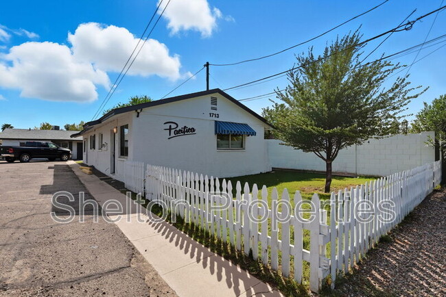 Building Photo - 1713 N 31st Pl Unit Apt 6