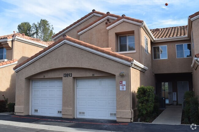 Building Photo - 3 Bedroom 2.5 Bath Townhome in the Knolls-...