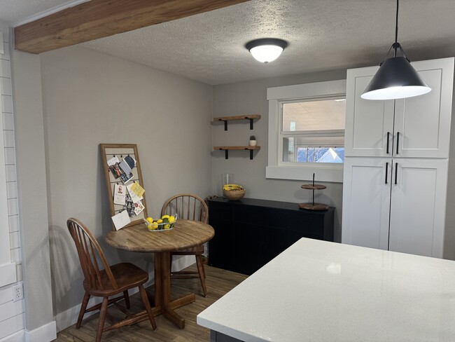 2611 W Broad Ave Unit Room 1