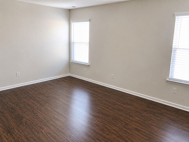 Photo - 8 Milsbury Ln