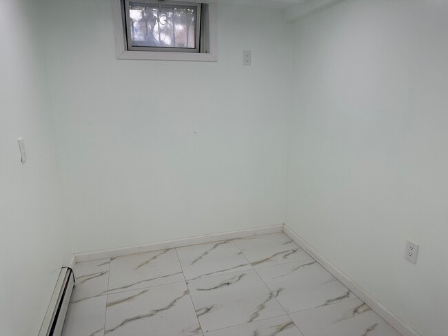 Dormitorio 1 - 8260 166th St