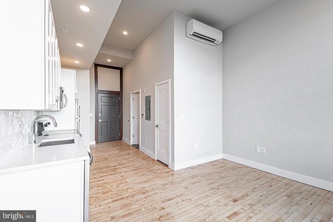 Building Photo - 1300 S 19th St Unit 204 Rental