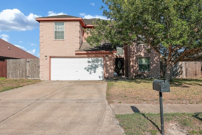 SPACIOUS 2-STORY! LOCATION! - SPACIOUS 2-STORY! LOCATION! House