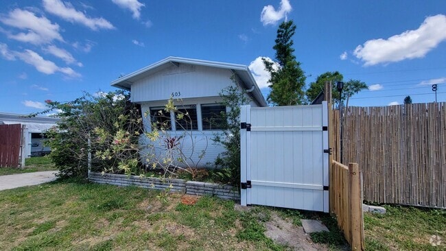 Building Photo - 603 49th Ave Terrace W Unit B Rental
