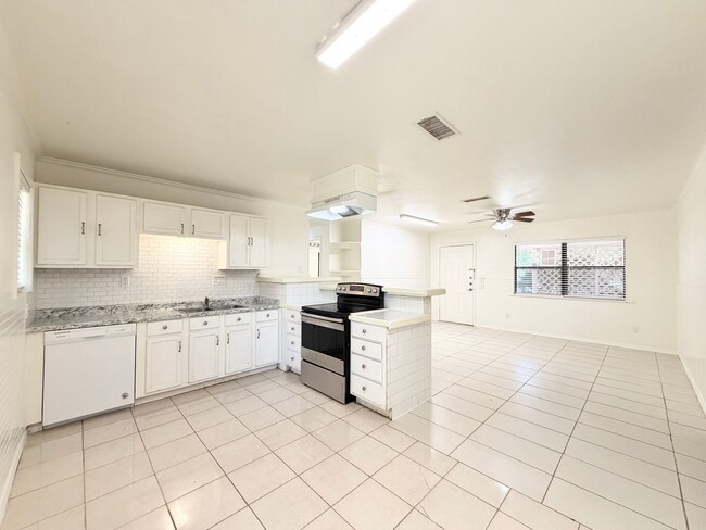 Photo - 816 Denton Dr
