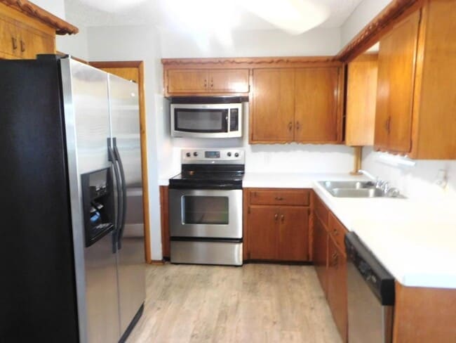 3308 SW Salinas Dr