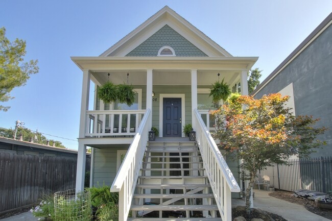 Building Photo - 3108 2nd Ave Unit C