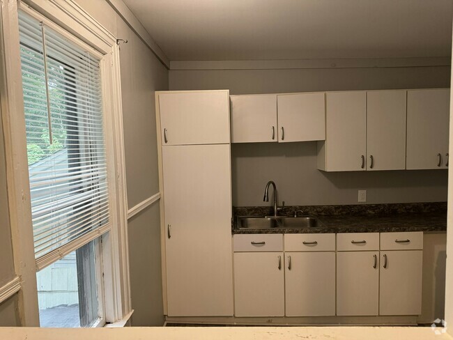 Building Photo - 29 Spring St Rental