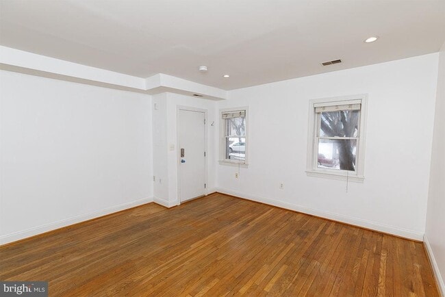 Photo - 412 Evarts St NE Unidad 1