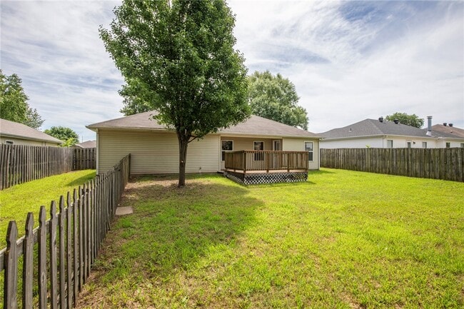 Photo - 902 SW Sandrock Rd