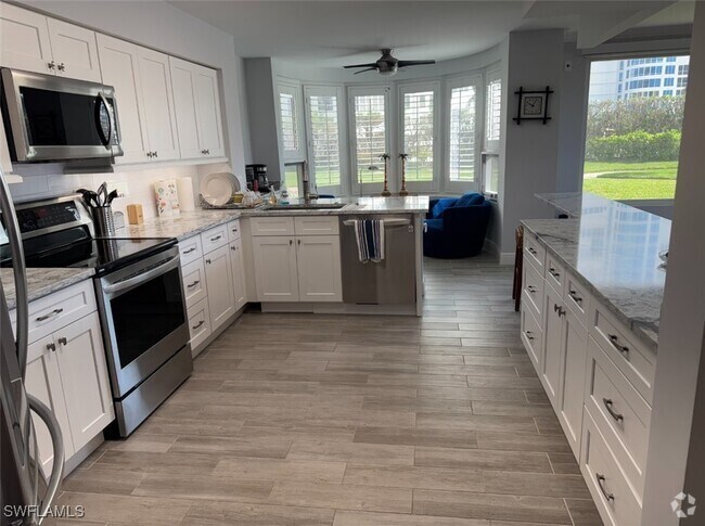 Building Photo - 4251 Gulf Shore Blvd N Rental