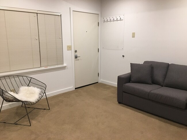 Photo - 2318 NE 51st St Unit 4