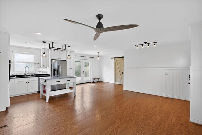 Photo - 138 Carriage Dr