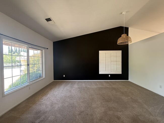 Photo - Quartz Hill 4 Bedroom 2 Bath!