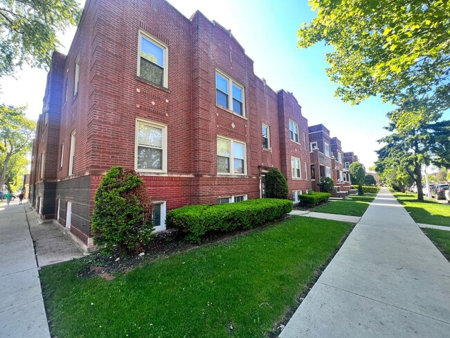 Photo - 3023 W 58th St House