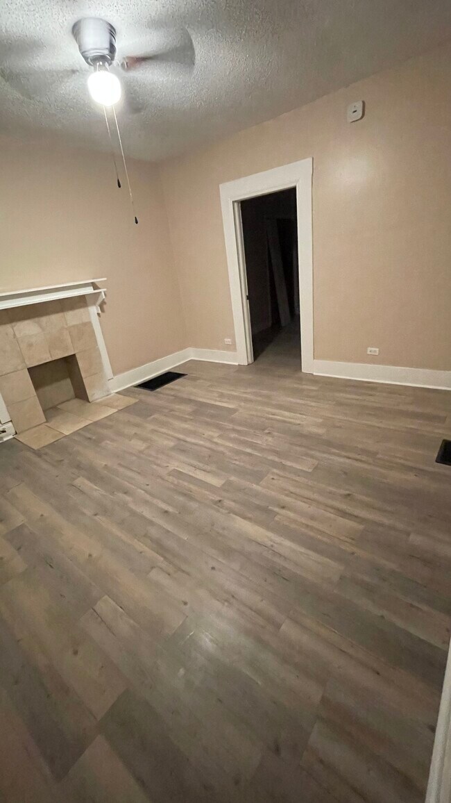 Living room - 307 59th St