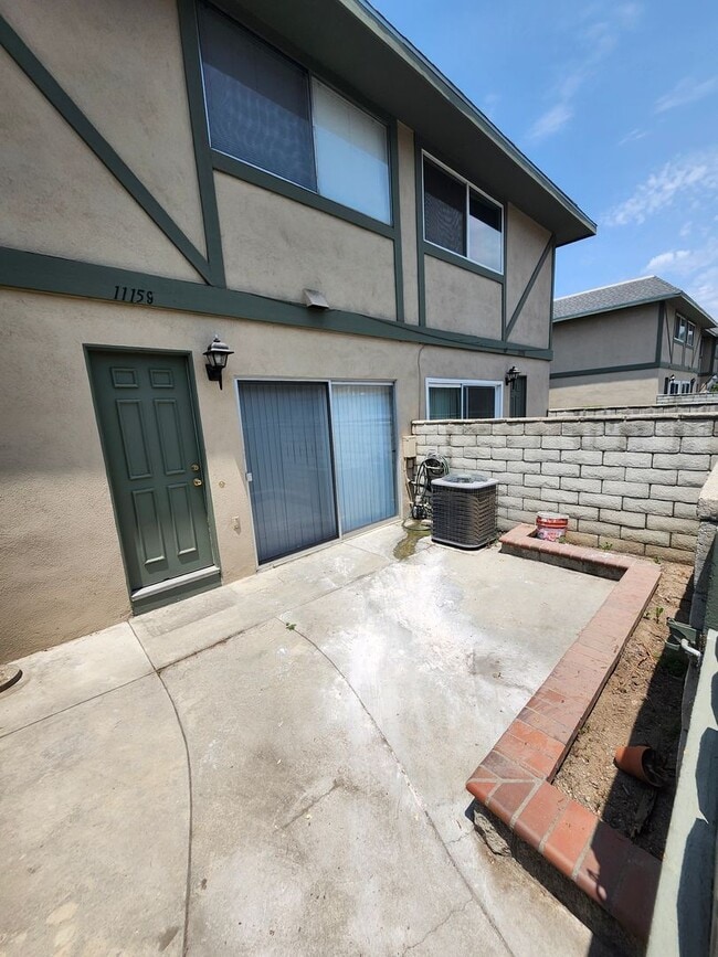 Two-Story condo in Ontario - Two-Story condo in Ontario