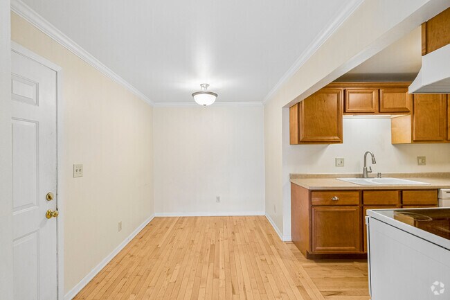 2BR, 1BA - 950SF - Dining Room