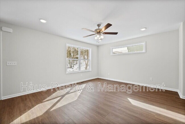 Photo - 839 Cumberland Dr